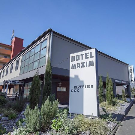 Hotel Maxim Лангенфелд Екстериор снимка